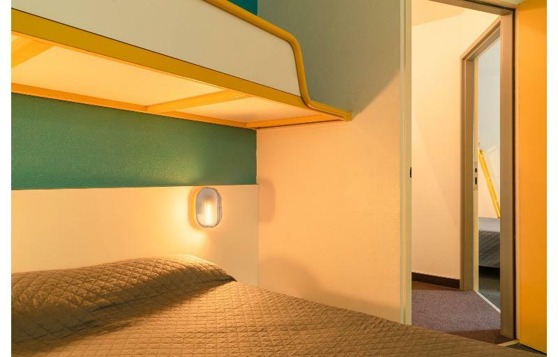 Hotel Kyriad Direct Macon Sud 2*